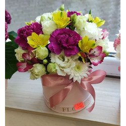 Цветна кутия "Пролетна палитра" с еустома, алстромерия и карамфил