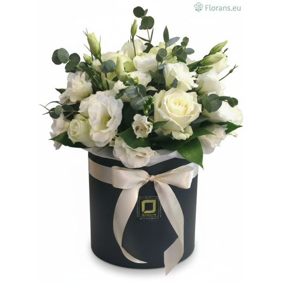 Луксозна черна кутия с бели еустоми, рози и евкалипт