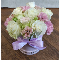 Кутия с рози и еустоми 1