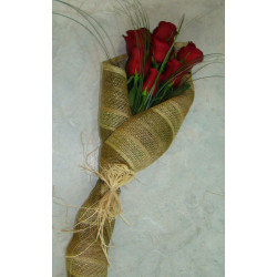 Букет 7 червени рози с мрежа | Доставка в София